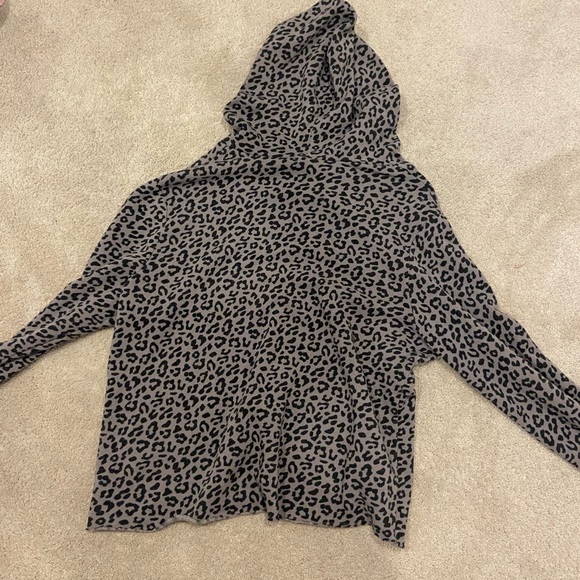 Cheetah print comfy hoodie - Picture 2 of 3